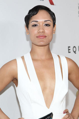 celebritie Grace Gealey young swimming suit picture in the club