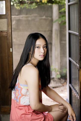 celebritie Emi Takei teen nude young foto art in public