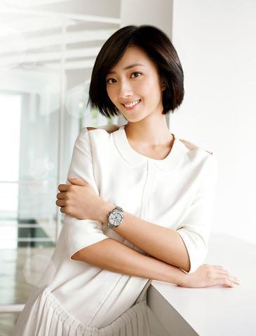 models Lun Mei Gwei young fervid photoshoot in public