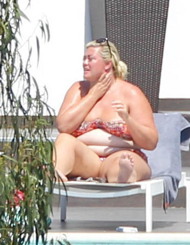 celebritie Gemma Collins teen provocative photoshoot in the club