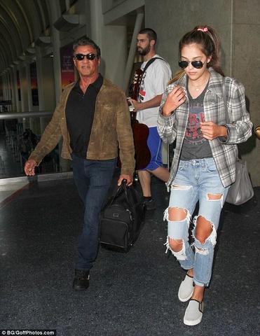 models Sistine Rose Stallone 20 years naturism foto in the club