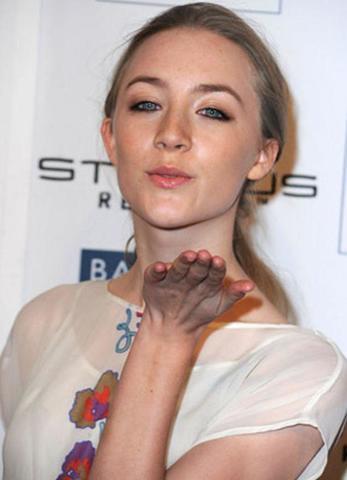 celebritie Saoirse Ronan 21 years fervid picture home