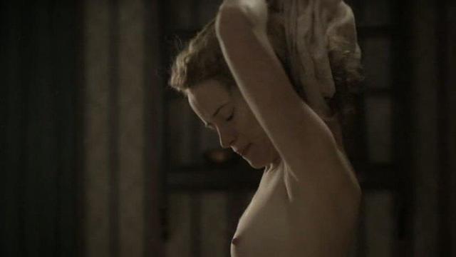 Claire Foy nude pics