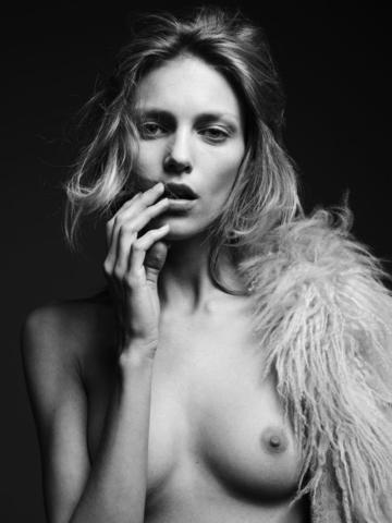 Anja Rubik topless snapshot