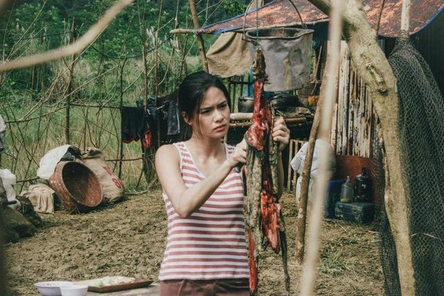 actress Erich Gonzales 18 years prurient photo in public