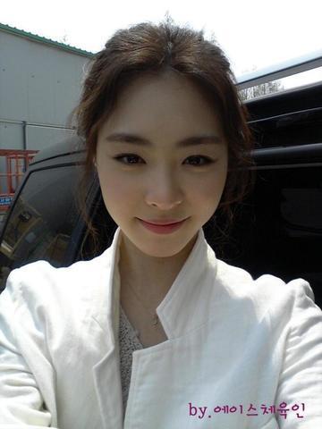 models Yeon-hee Lee 25 years amative photos in the club