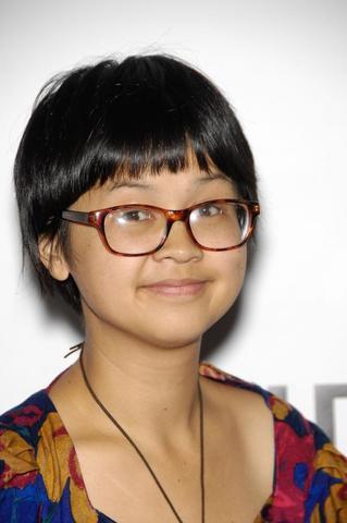 celebritie Charlyne Yi 22 years the nude photoshoot in public