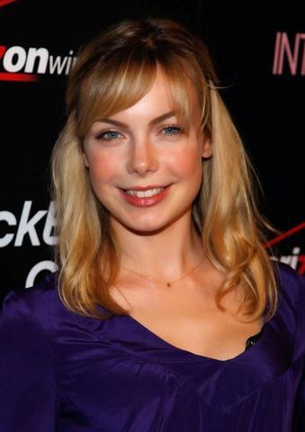actress Amanda Walsh 24 years overt image in the club