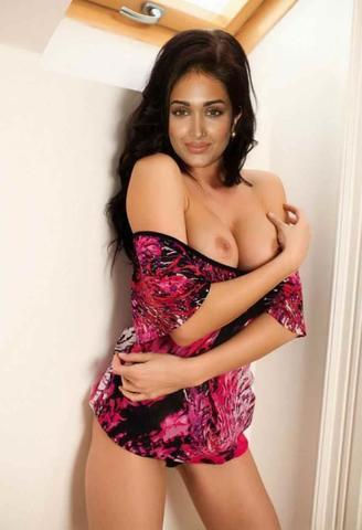 actress Jiah Khan 19 years k-naked photo in the club