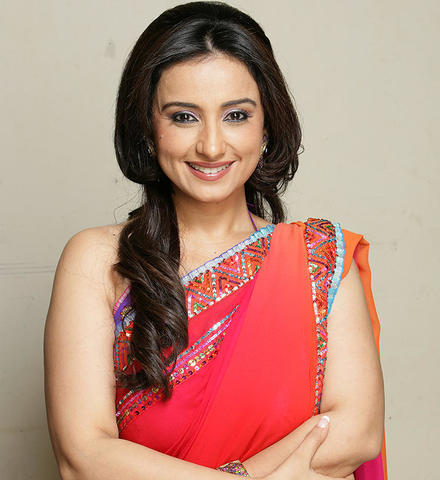 actress Divya Dutta 24 years Without brassiere photos in the club