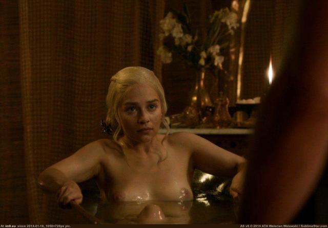  Hot photos Emilia Clarke tits