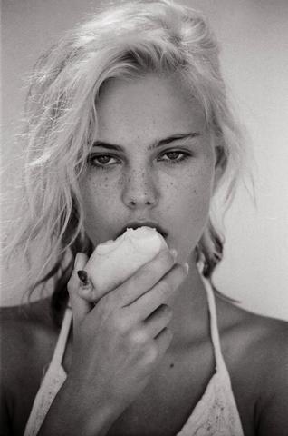 models Julia Faye West 25 years erogenous pics beach