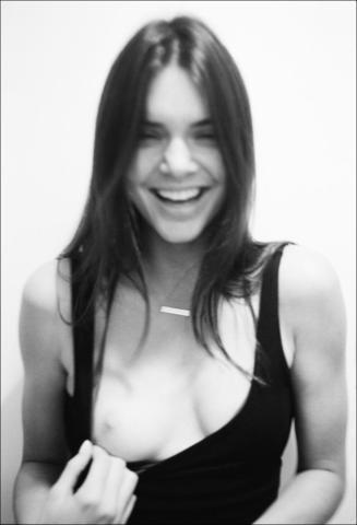 models Lauren Sowa 24 years bosom photos in public