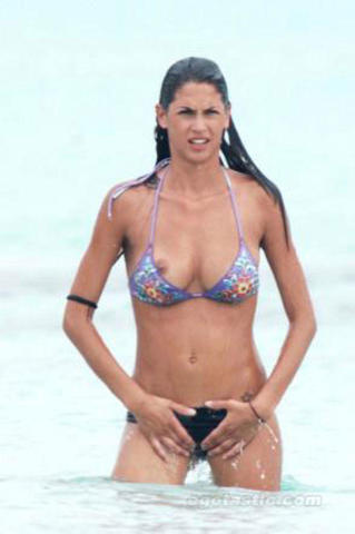 celebritie Melissa Satta 25 years Without swimming suit photo beach