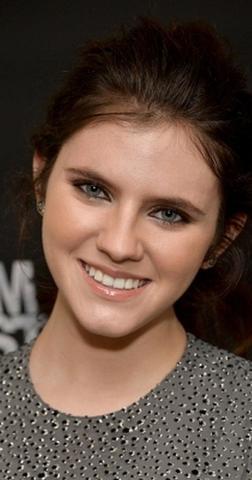 actress Kara Hayward 21 years Without camisole photography in the club