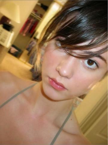 celebritie Mary Elizabeth Winstead young amative picture beach