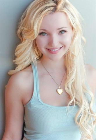 celebritie Dove Cameron young Without bra photography home