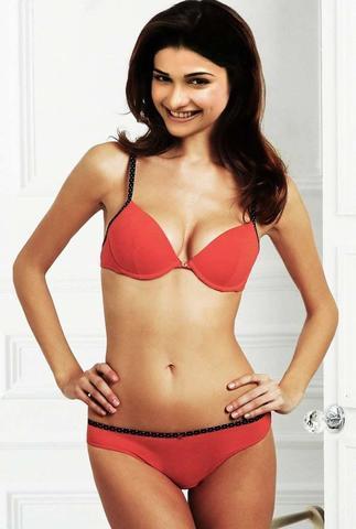 models Preeti Desai teen breasts picture in public