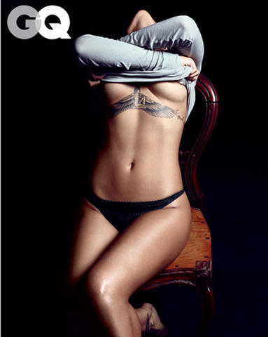 celebritie Rihanna 18 years Without bra art in the club