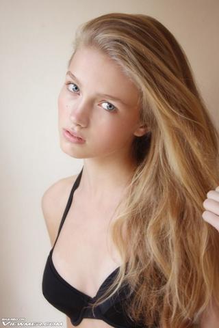models Niamh Wilson 20 years Without camisole pics beach