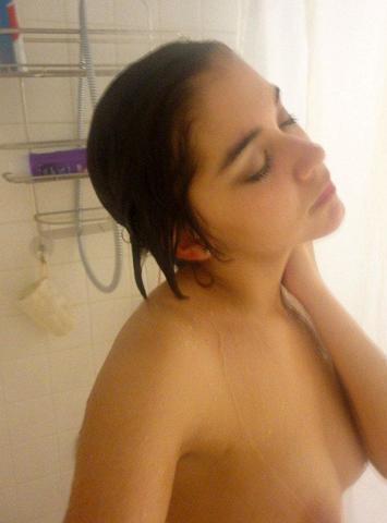 celebritie Jessica Sierra 19 years arousing photo in the club