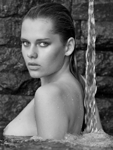 Liv Hansen topless pics