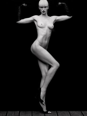 Eugenia Volodina topless snapshot