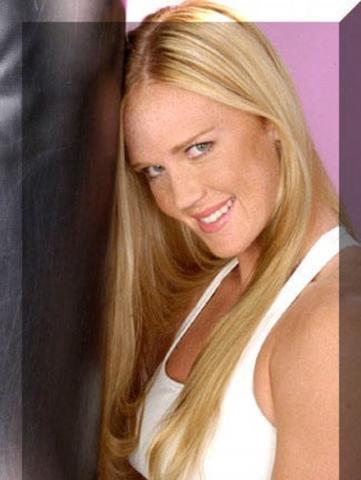 models Holly Holm 22 years in one's birthday suit foto in public