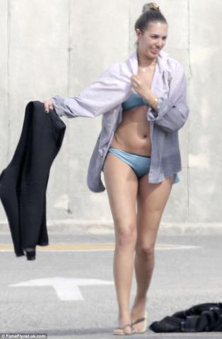 actress Amber Le Bon young swimsuit foto in the club