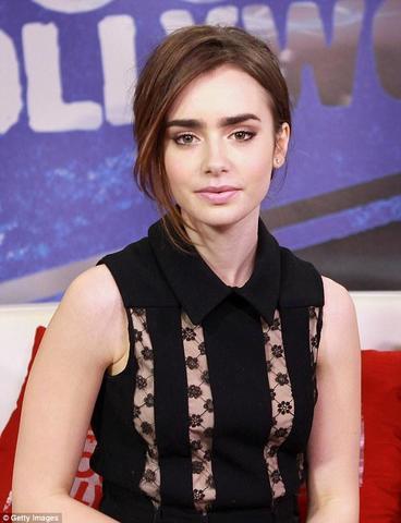 actress Lily Collins 21 years titties art in public