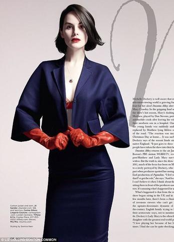 celebritie Michelle Dockery 24 years uncovered photos in public