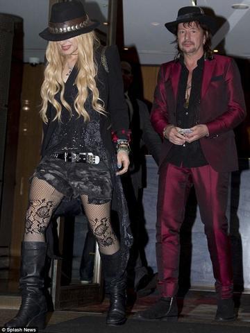 actress Orianthi 21 years amatory photography in the club