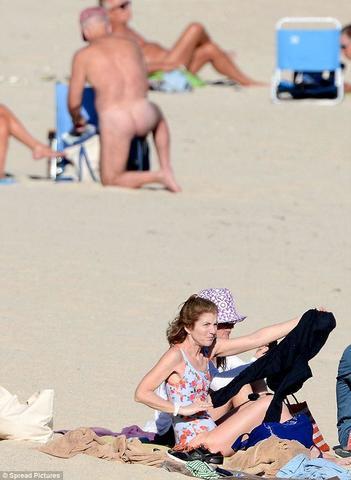actress Rachel Downey 23 years denuded pics beach