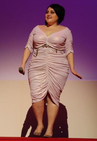 actress Beth Ditto 24 years ass snapshot home