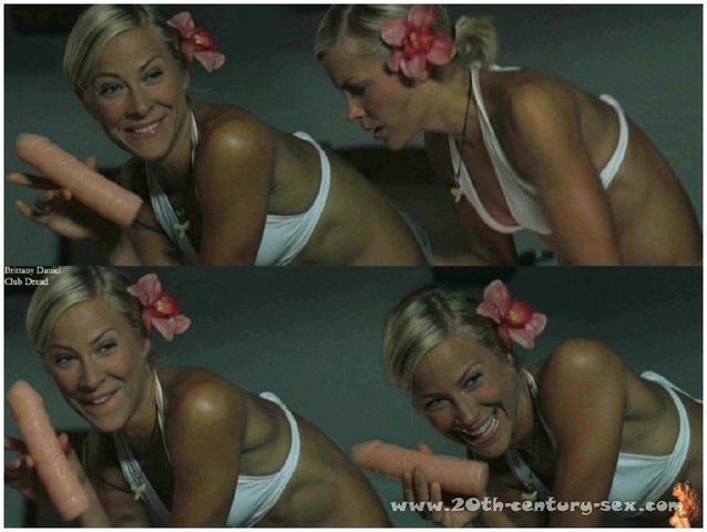 actress Brittany Daniel 21 years Without panties foto home