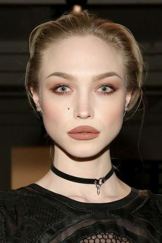celebritie Ivy Levan young swimsuit picture in public