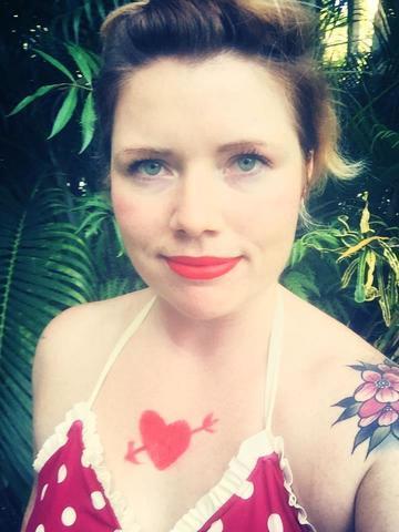 celebritie Clementine Ford 23 years undress photography in public
