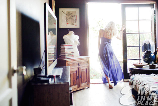 actress Gillian Zinser 22 years laid bare photography in the club