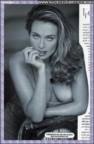 models Freya Stafford 25 years lecherous foto in the club