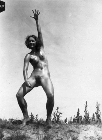 Julia von Heinz topless art