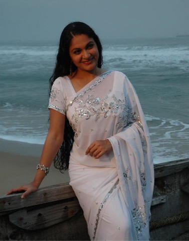celebritie Gracy Singh 25 years chest image home