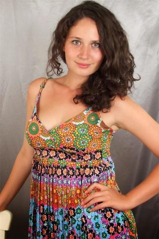 celebritie Selin Demiratar 18 years bared image beach