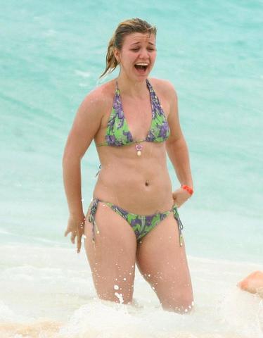 models Kelly Clarkson 20 years bare-skinned photo beach