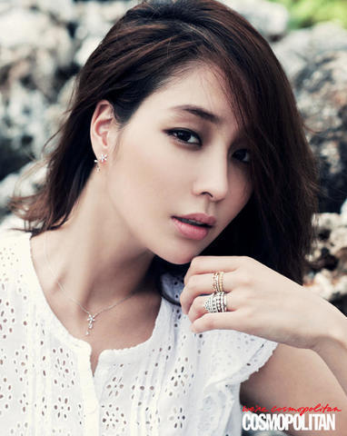 celebritie Min-jung Lee 21 years erogenous photography home