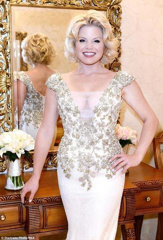 celebritie Megan Hilty 19 years carnal photography home