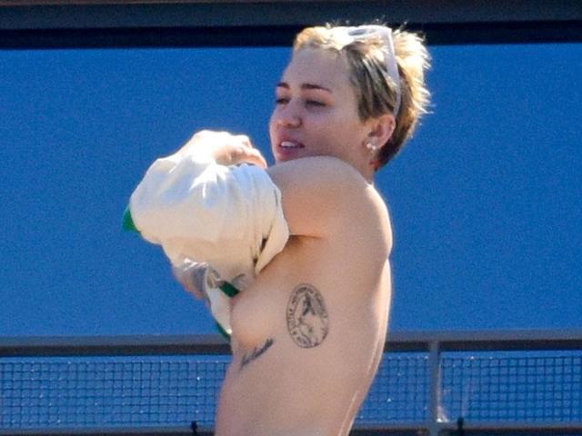 celebritie Miley Cyrus 18 years k naked art home