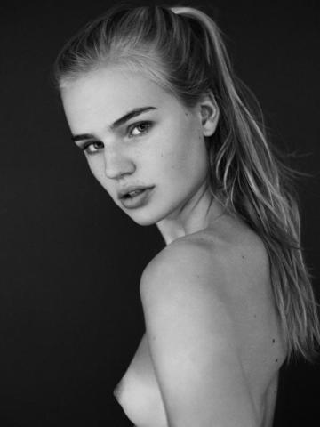 models Alana Hixson 18 years rousing picture in public