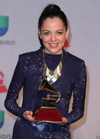 actress Natalia Lafourcade 20 years tits snapshot in the club