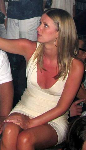 models Nicky Hilton 19 years naturism image in public