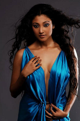 celebritie Paoli Dam 24 years bare-skinned picture home
